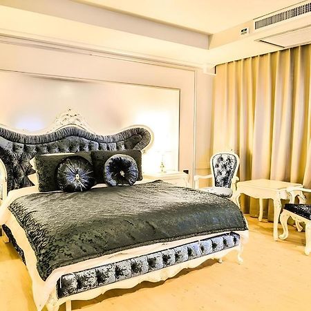 Alvarez Hotel Бурірам Екстер'єр фото