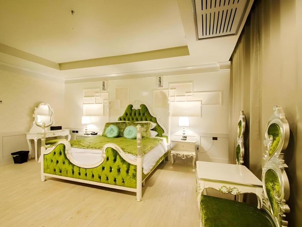 Alvarez Hotel Бурірам Екстер'єр фото