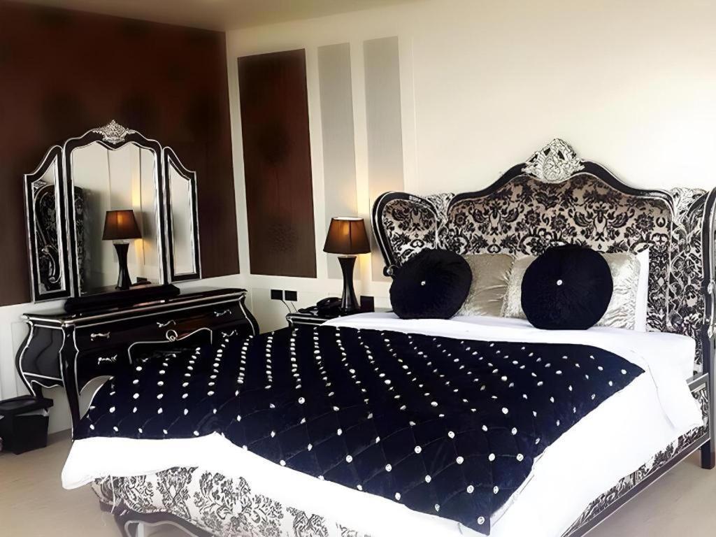Alvarez Hotel Бурірам Екстер'єр фото