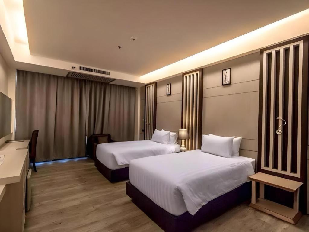 Alvarez Hotel Бурірам Екстер'єр фото