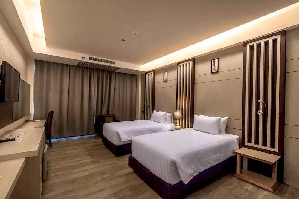 Alvarez Hotel Бурірам Екстер'єр фото