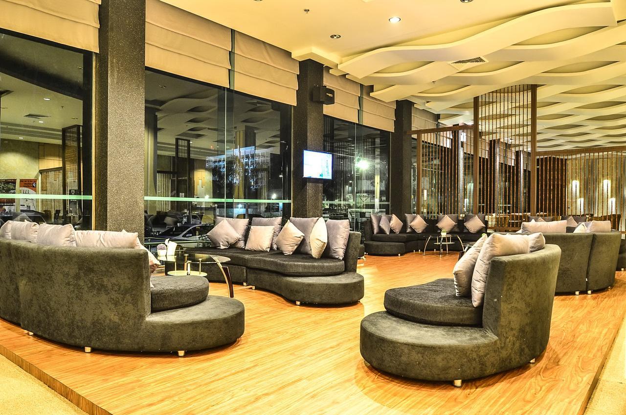 Alvarez Hotel Бурірам Екстер'єр фото